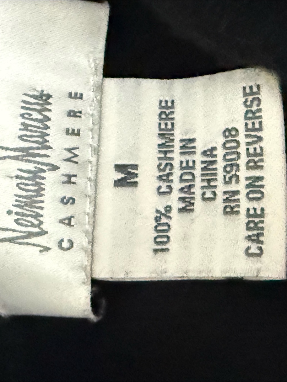 Neiman Marcus Cashmere Turtleneck Sweater Size Medium - Picture 5 of 5